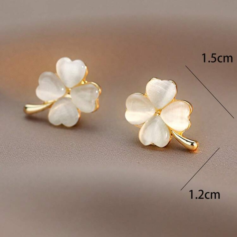 🌻
 Clover Earring 🍀 - Picture 2 of 4